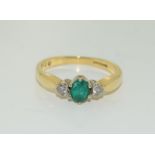 18ct gold ladies emerald and diamond ring h/m 0.1ct diamonds size M