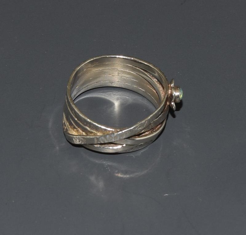 A Modernist Opal Daisy 925 Silver ring, Size Q. - Image 2 of 3