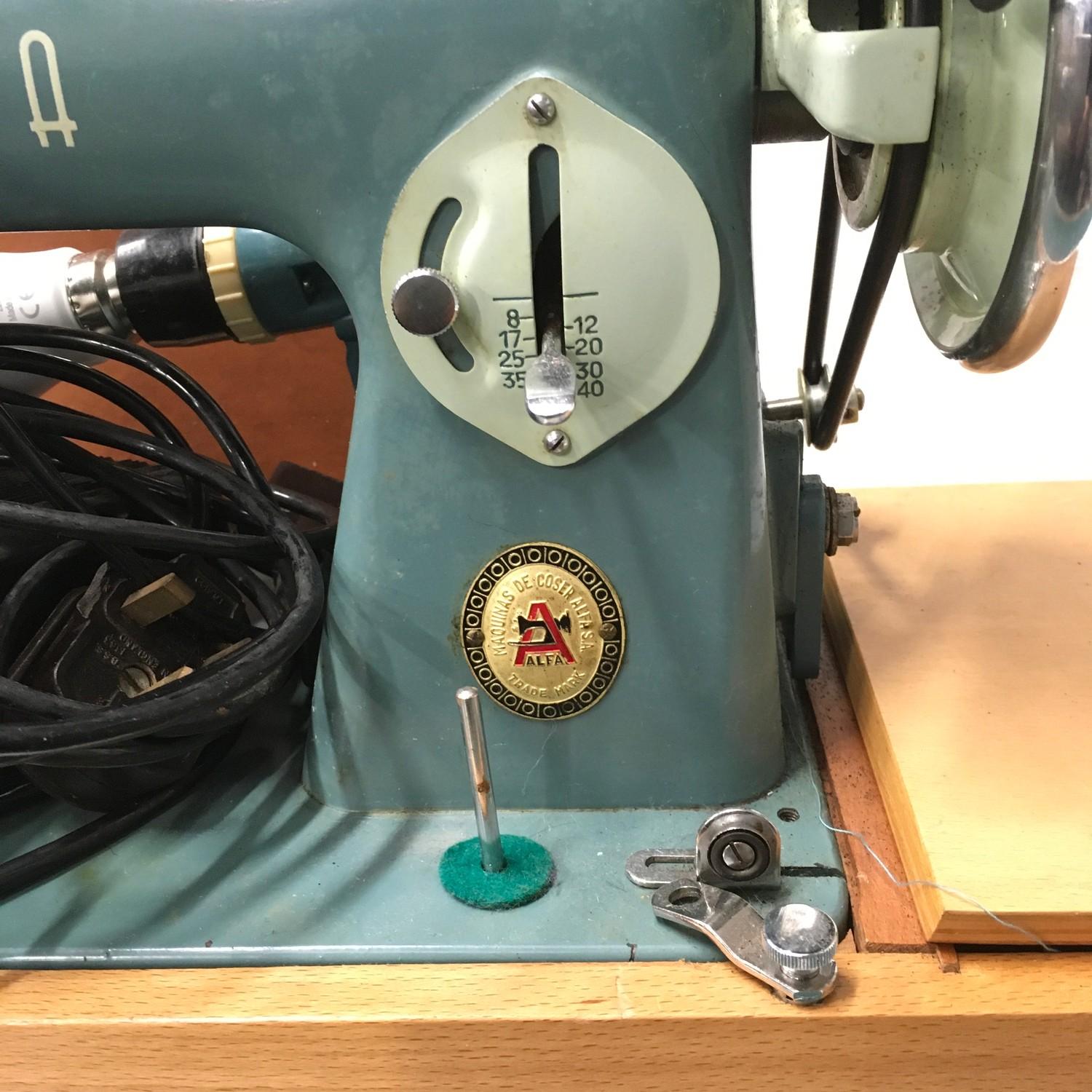 Sew-Tric Alfa electric sewing machine with carry case - Image 2 of 4