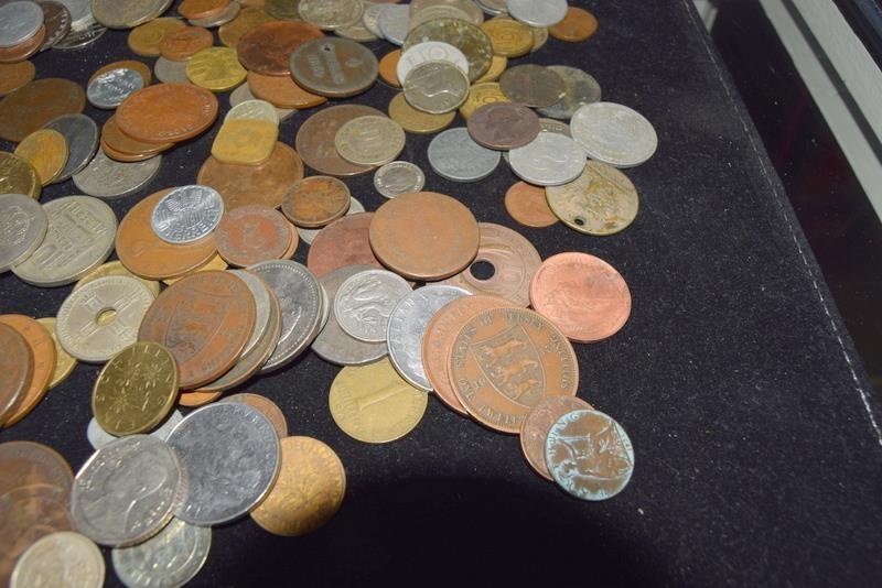 Collection of coins in a plastic tub - Bild 11 aus 11