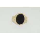 9ct Gold gents Signet Ring. Size S. 7.6g