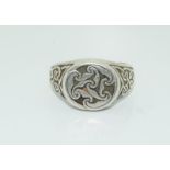 A vintage heavy mans silver Celtic ring. Size Z+1. 13.7 frams.