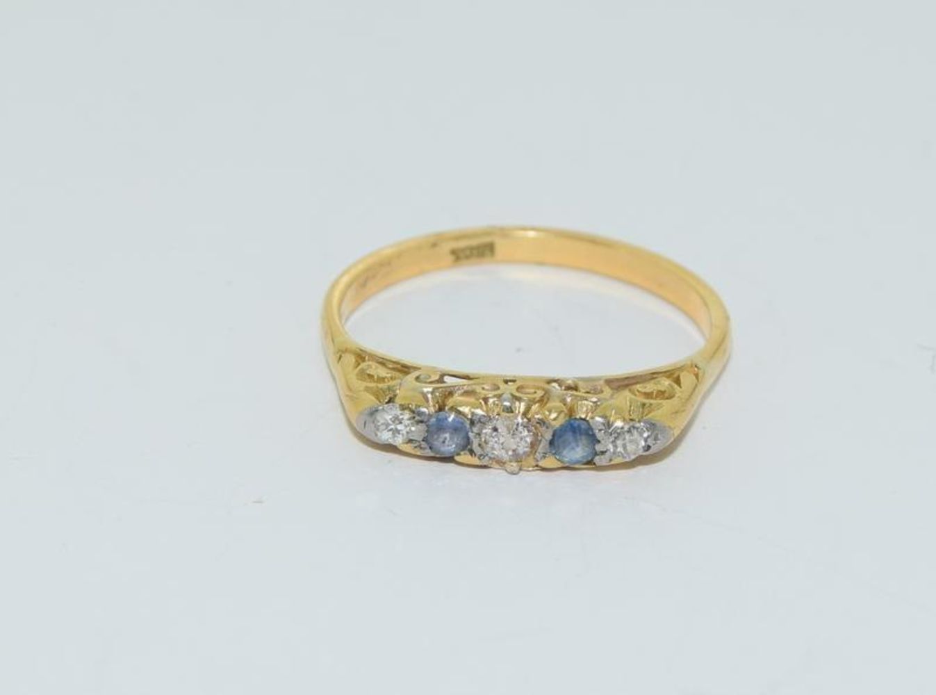 Pre Valentines Jewellery Auction to include Collectables and Stamps. **ONLINE ONLY**