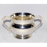 Good solid silver twin handle sugar pot, London 1910 Reid and son