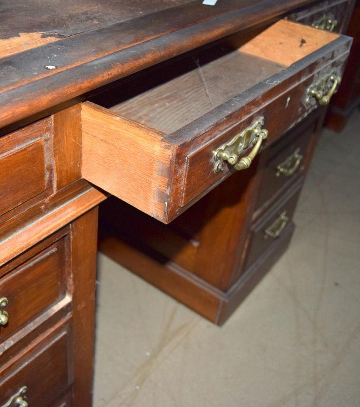 Mahogany twin pedestal desk with leather top, with brass handles 75x120x55cm - Image 3 of 5