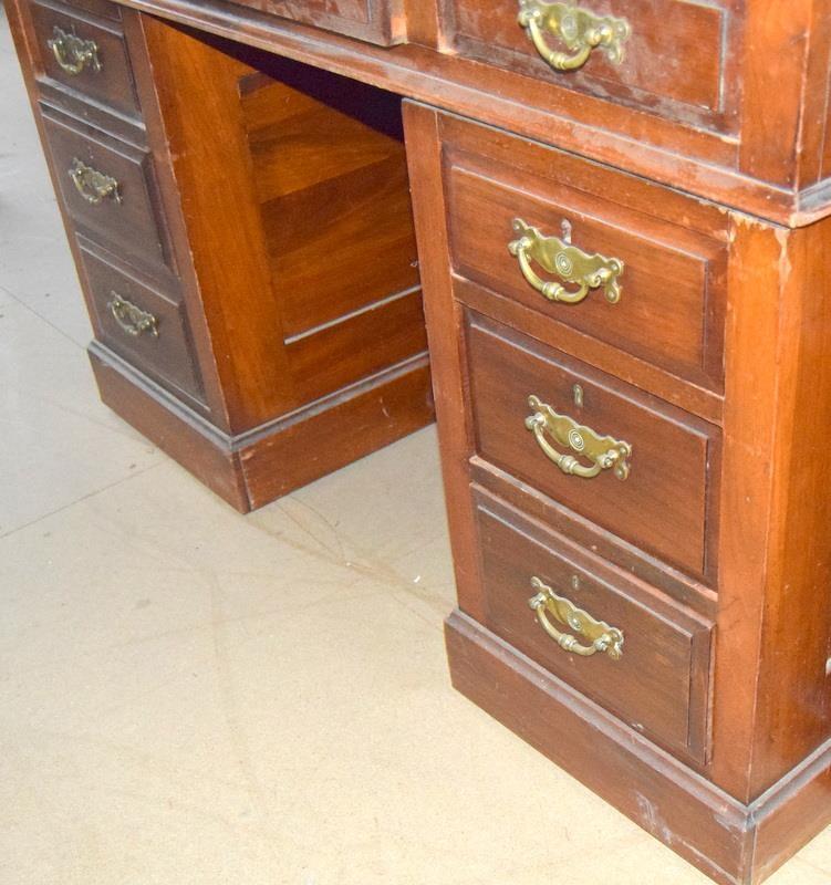 Mahogany twin pedestal desk with leather top, with brass handles 75x120x55cm - Image 5 of 5