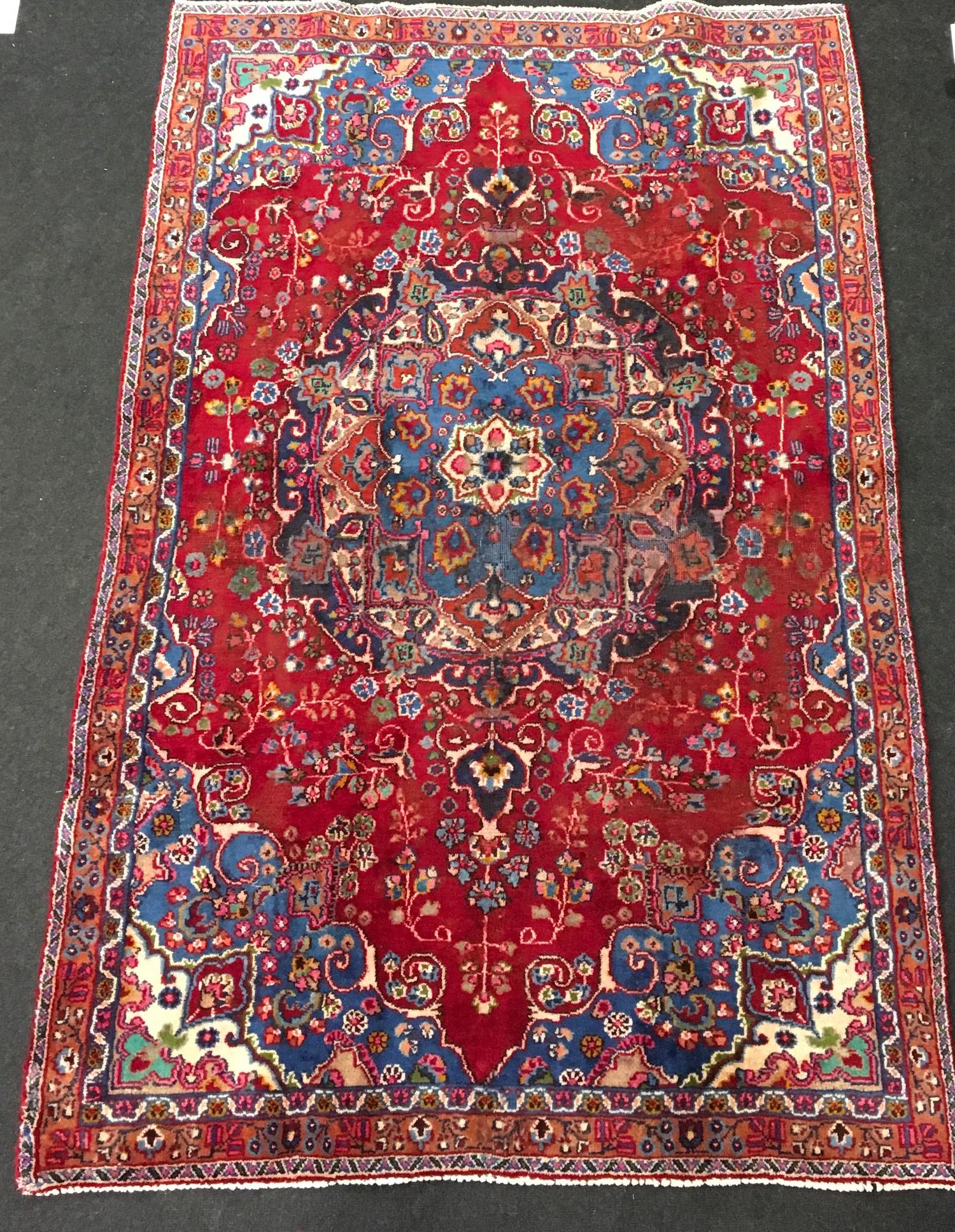 Mashad rug in medallion blue and red. 215x140