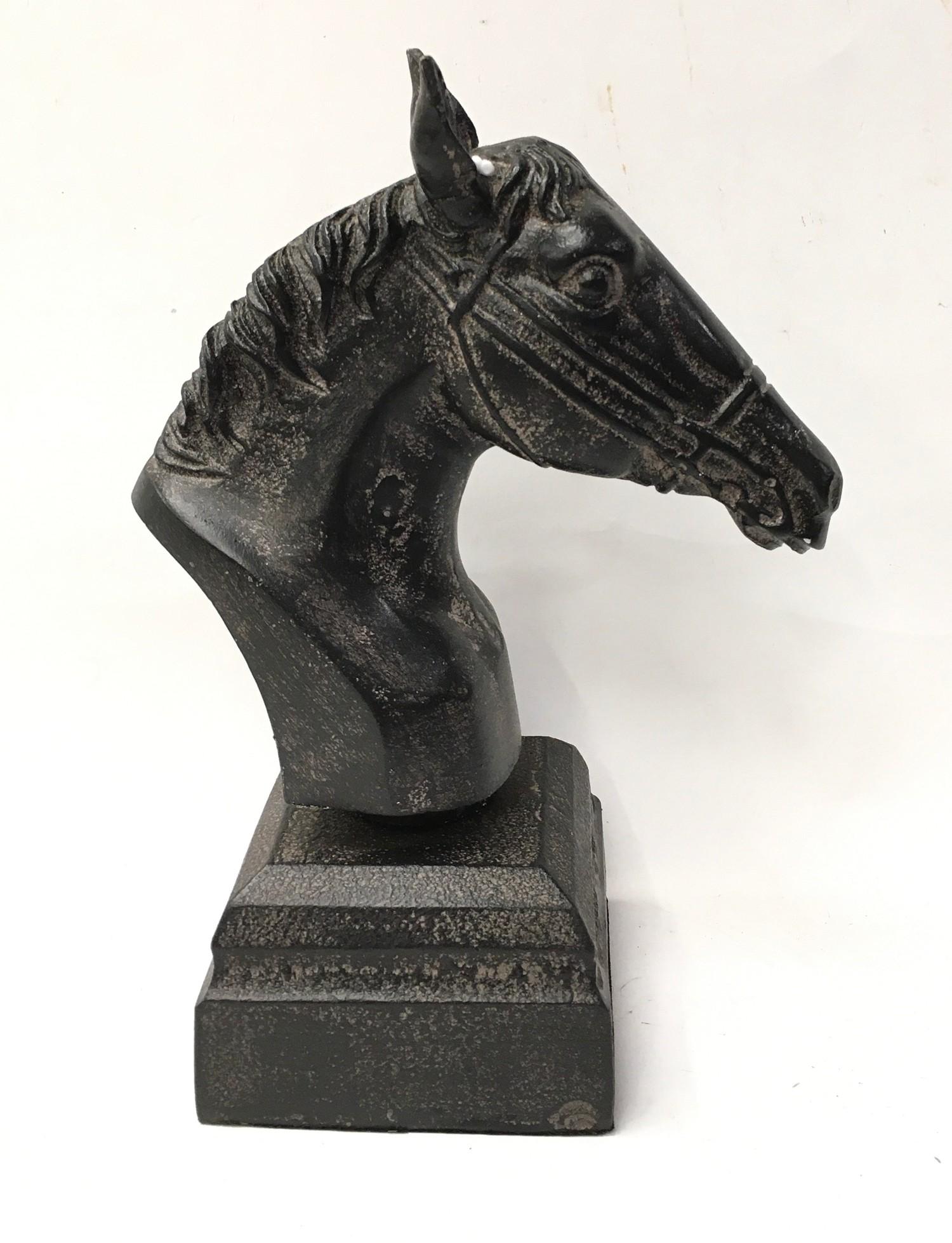 A small horse head bust. Ref 208
