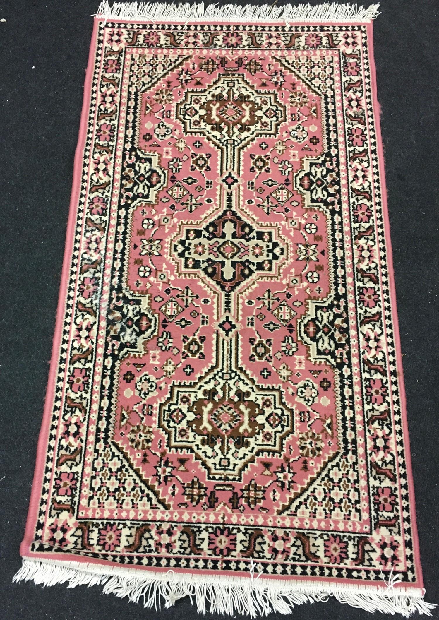 Small room runner/ fire side rug with pink pattern 160x80cm