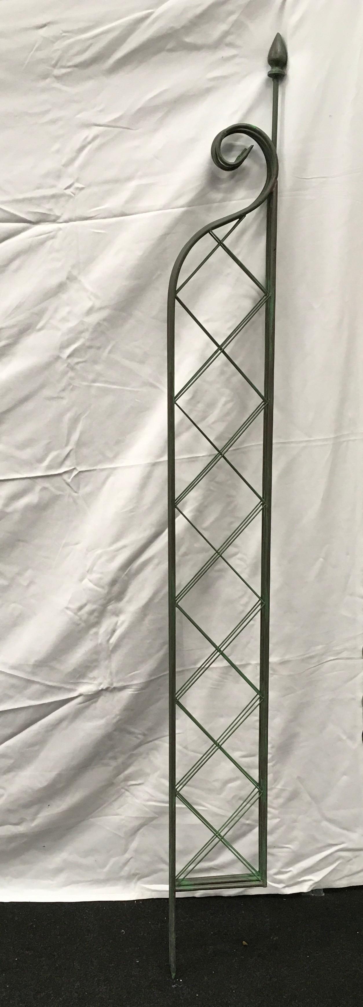 A 6' folding lattice garden spire. (ref43) - Image 4 of 4