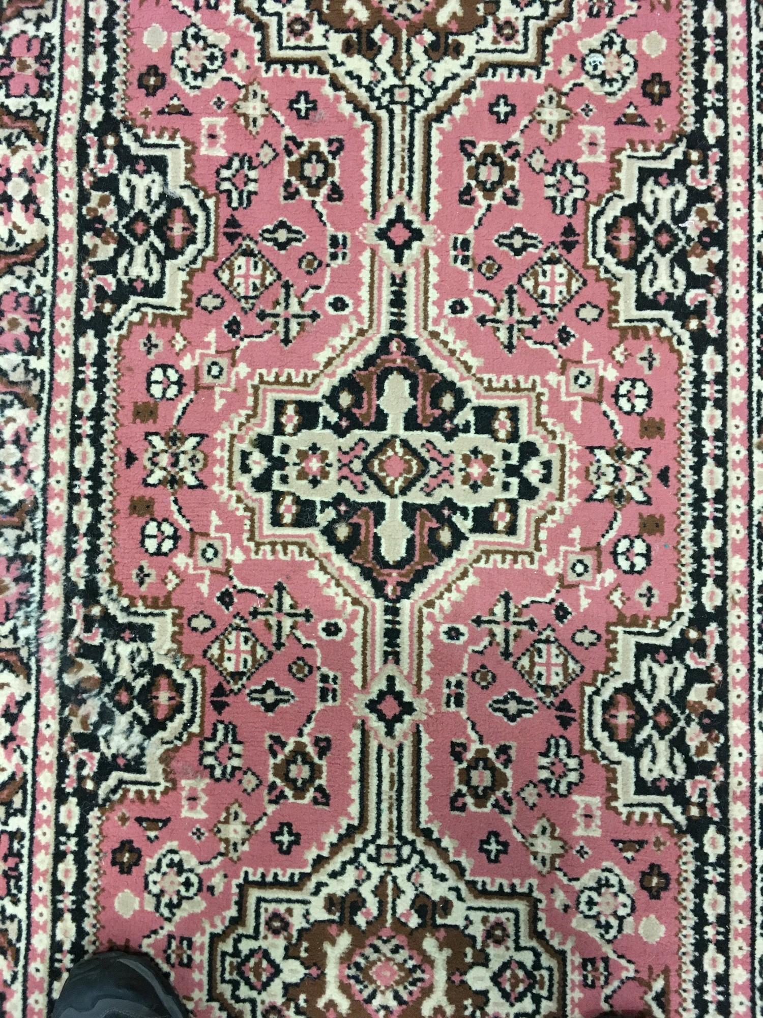 Small room runner/ fire side rug with pink pattern 160x80cm - Image 3 of 4