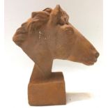 A small cast horse head (ref 200)