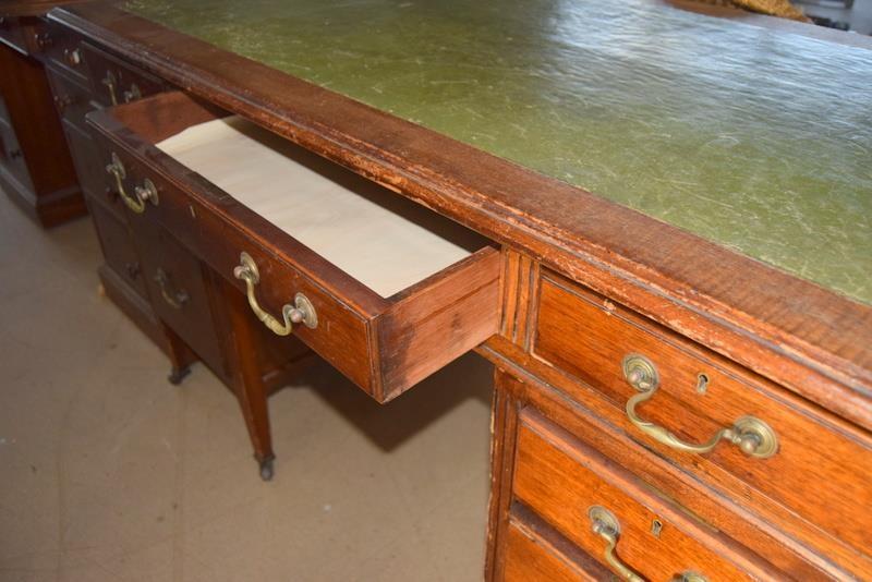 Edwardian mahogany writing desk with leather top and fitted draws to the sides on tapered legs - Image 4 of 5