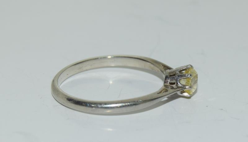 A Natural yellow diamond 4mm & 18ct gold ring, size L1/2. - Image 2 of 6