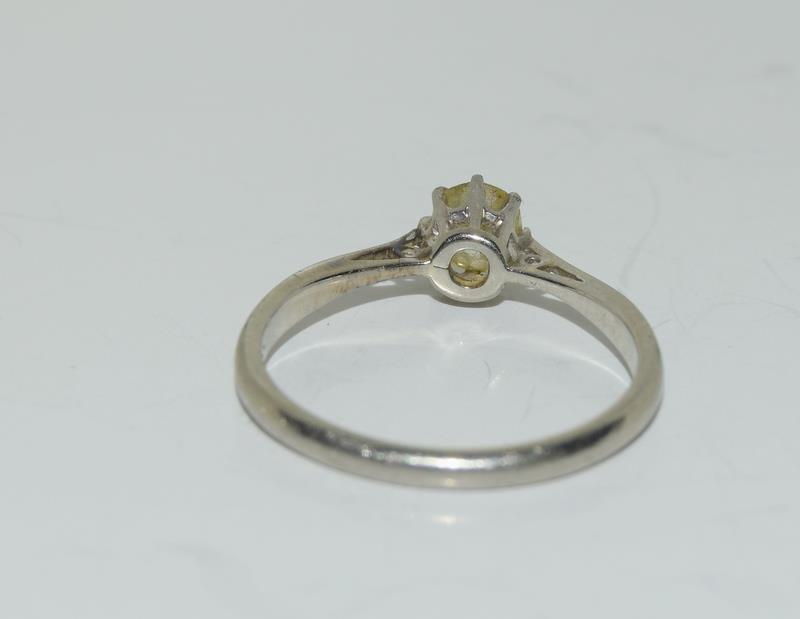A Natural yellow diamond 4mm & 18ct gold ring, size L1/2. - Image 3 of 6