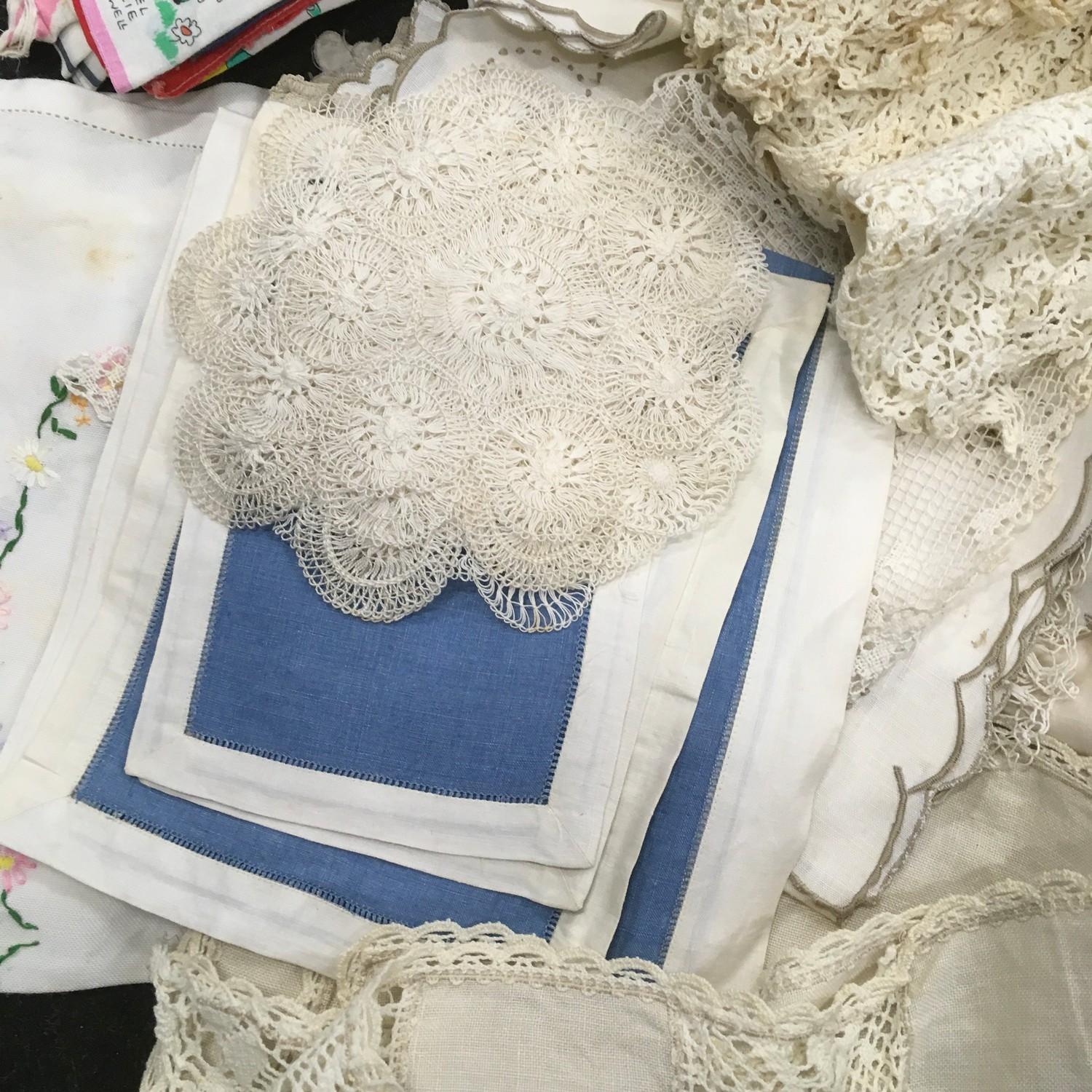 Collection of Victorian and other lace table linen, hankies and misc doilies needs laundering - Image 5 of 8