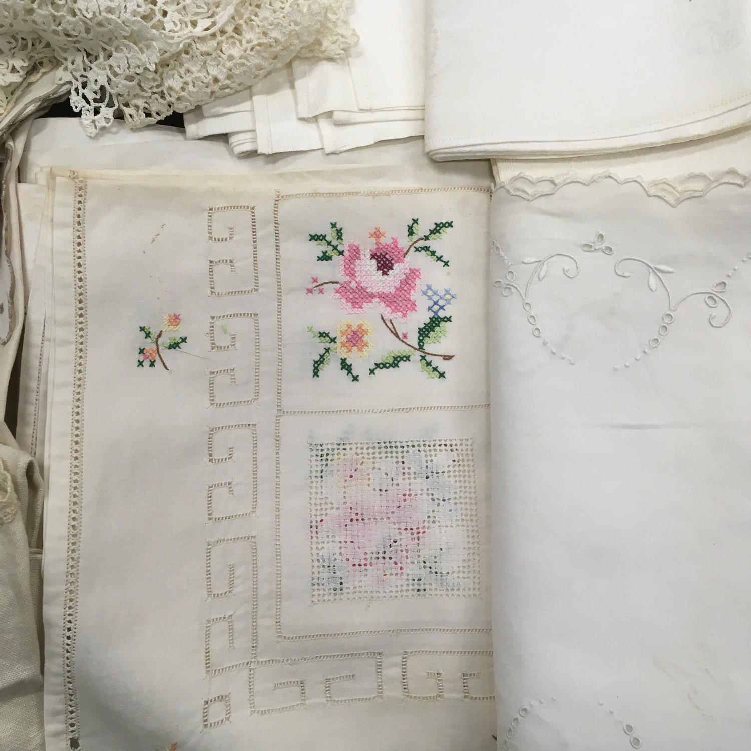 Collection of Victorian and other lace table linen, hankies and misc doilies needs laundering - Image 6 of 8