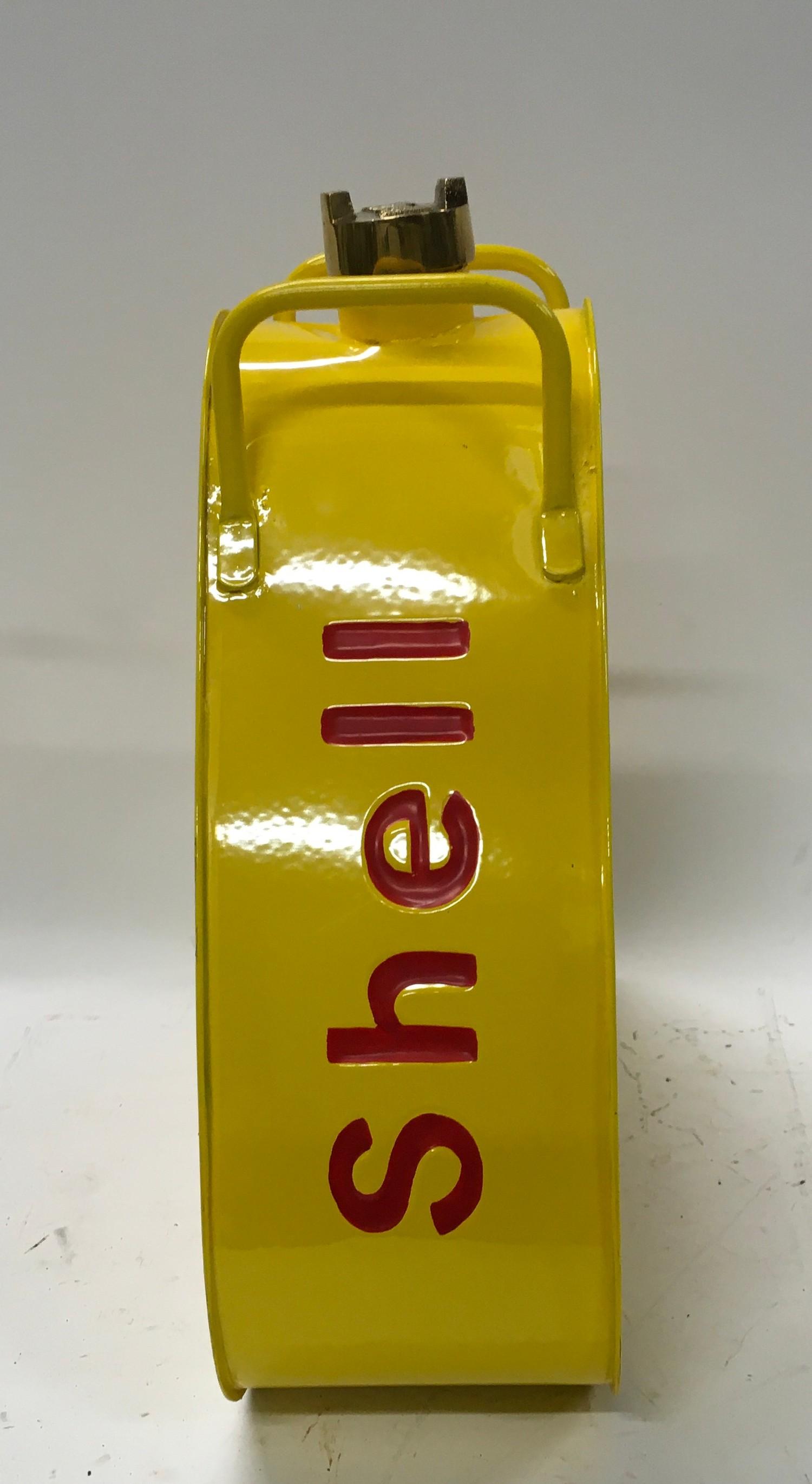 Triangle shape Shell petrol can .ref 332 - Image 3 of 3