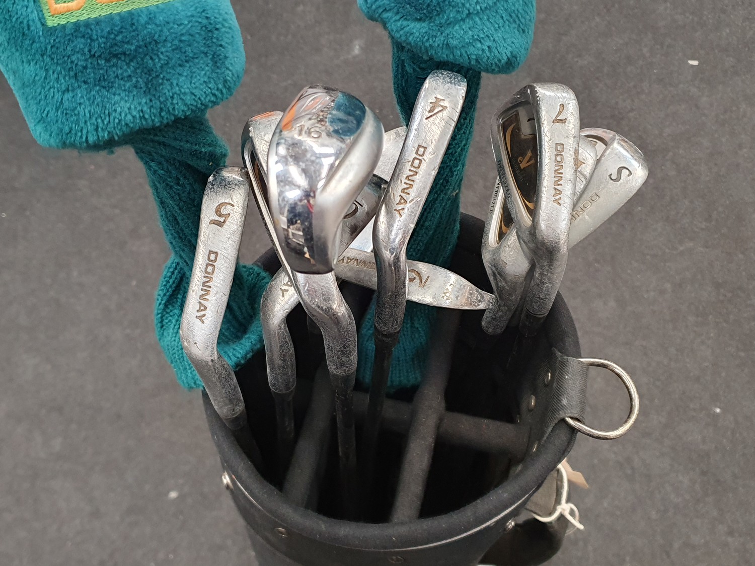 Set of golf clubs in bag to include Donnay (REF 122). - Image 2 of 2