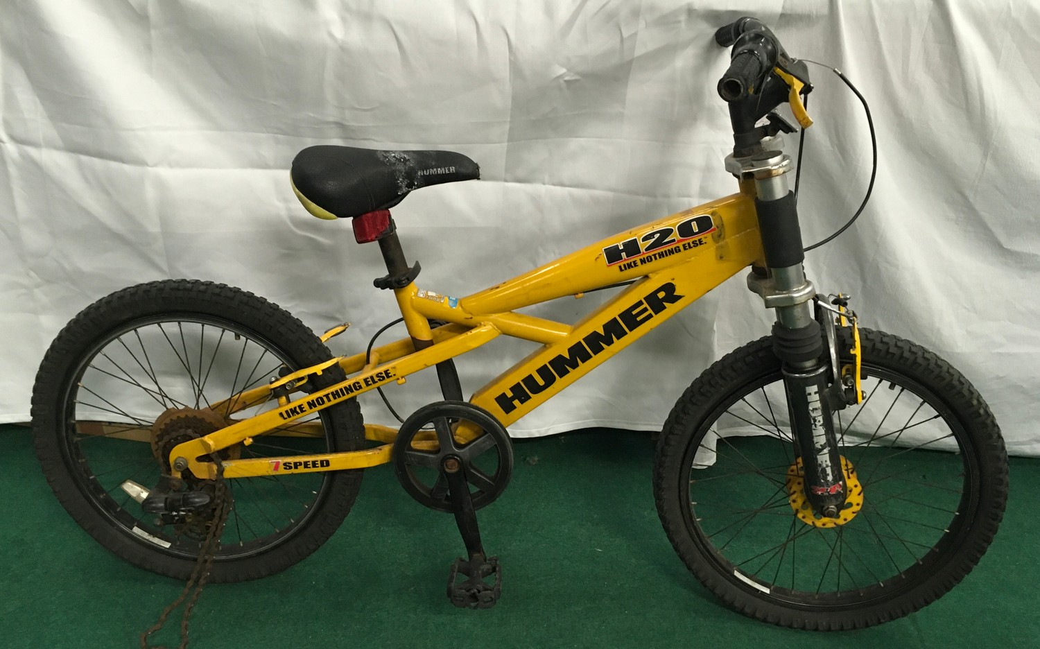 Hummer yellow child's mountain bike (REF 20).