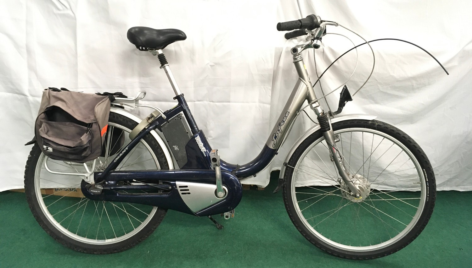 Giant LaFree twist comfort electric bike blue and silver (REF 4).