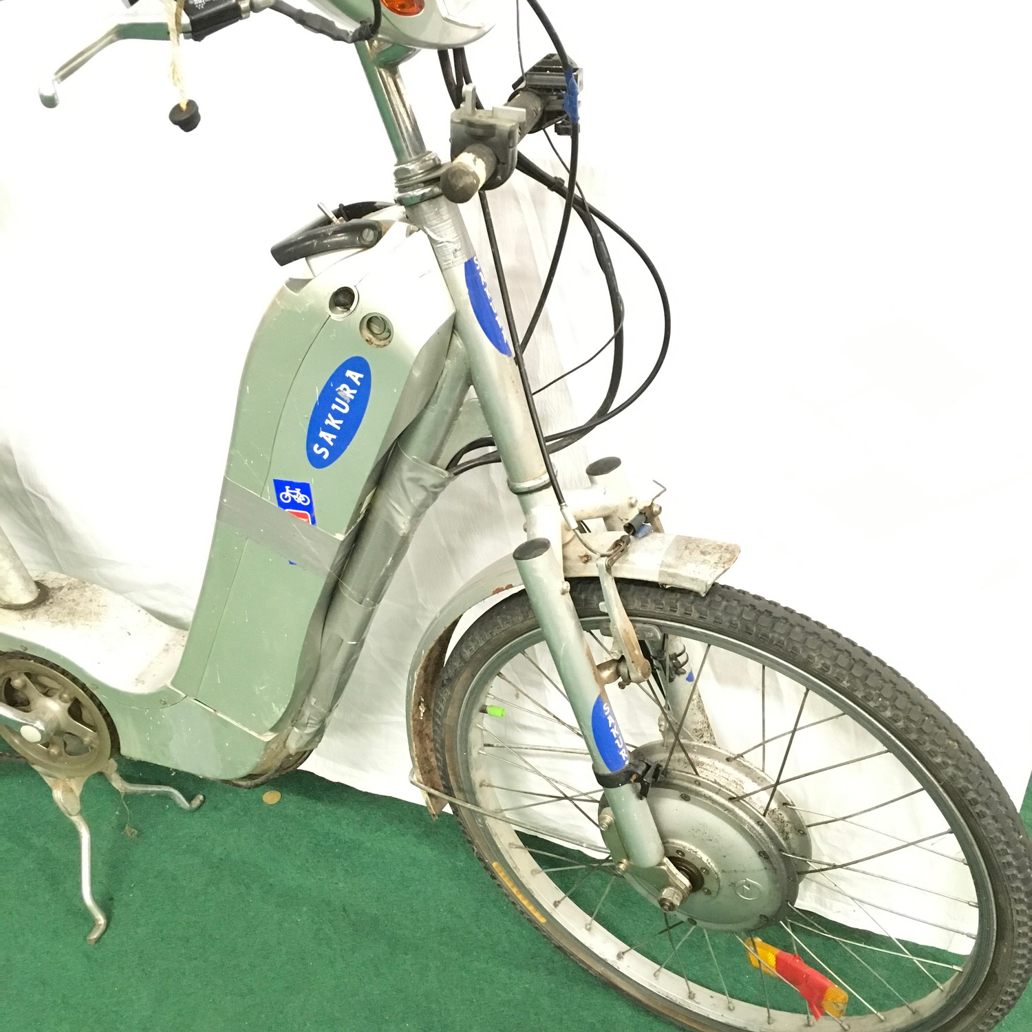 Sakura electric bike with key a/f ref H - Image 3 of 5