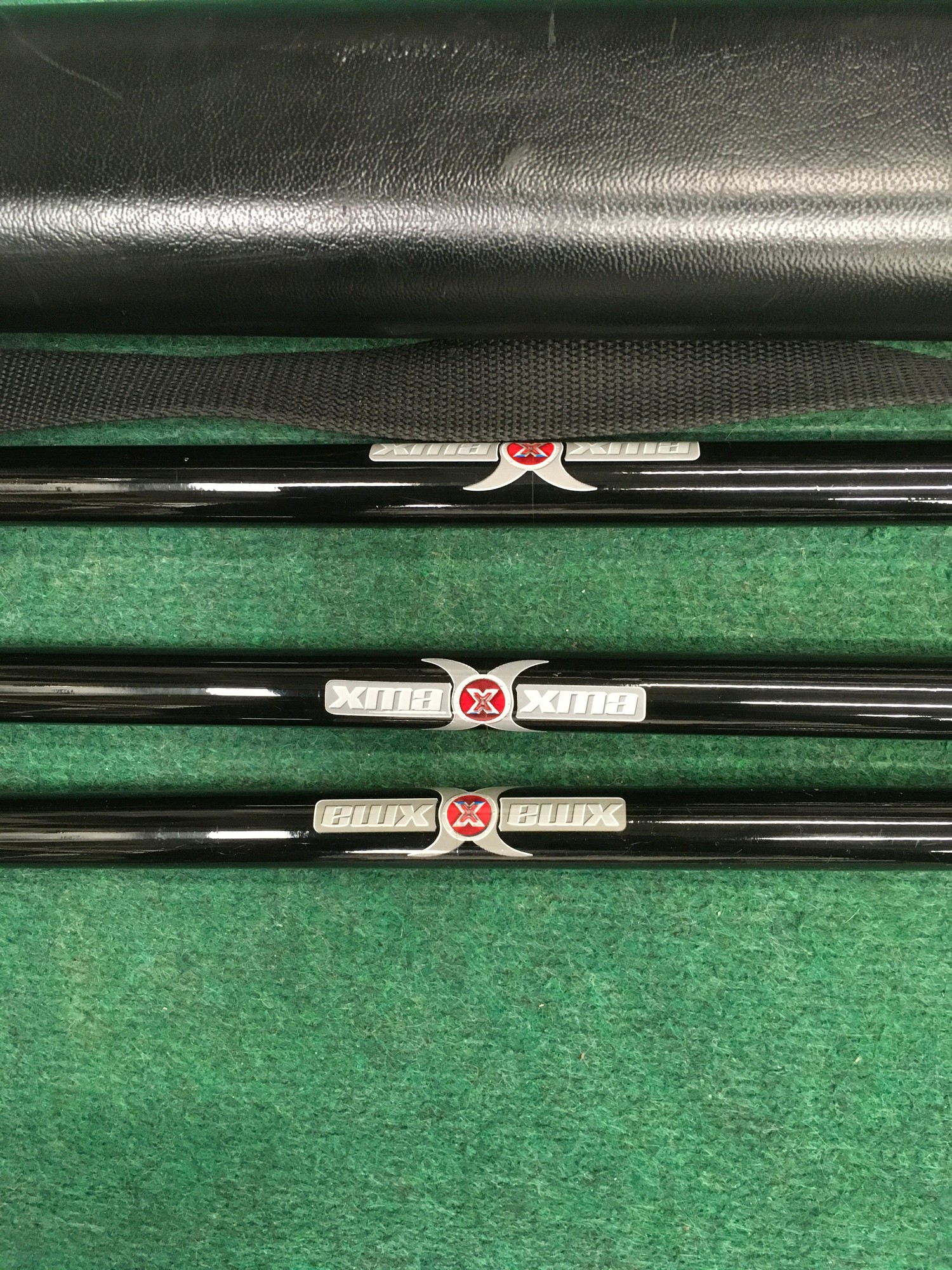 3 Martial Arts rods in black case. (ref 107) - Image 2 of 2