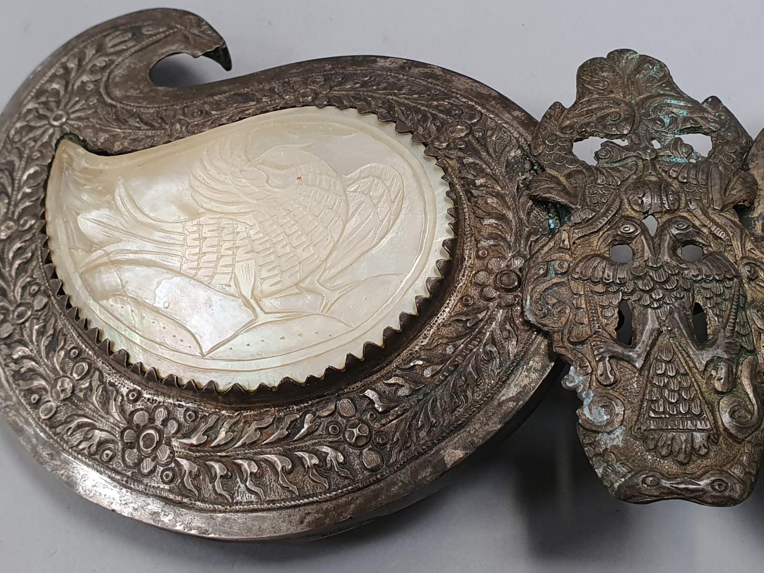 Large oriental belt /sword buckle inset with Mother of Pearl 27x14cm - Image 3 of 6