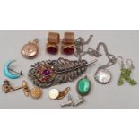 A small box of jewellery items.