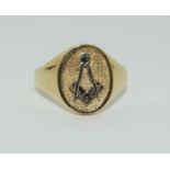 Vintage mans 9ct gold masonic ring, 8.3 grams, Size V.