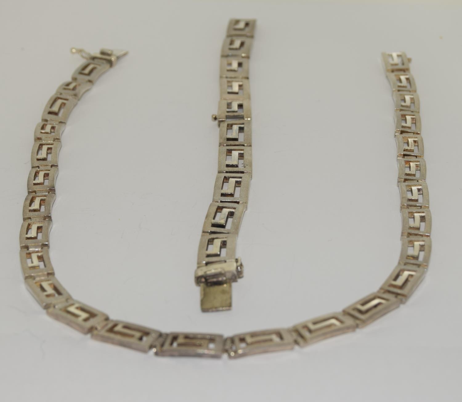 A Vintage heavy sterling silver colar necklace together with matching bracelet which is a/f.