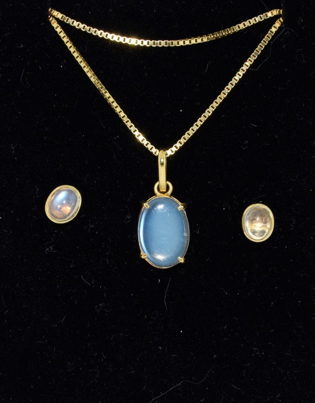 14ct gold Moon stone pendant and matching earrings set on 9ct gold box chain