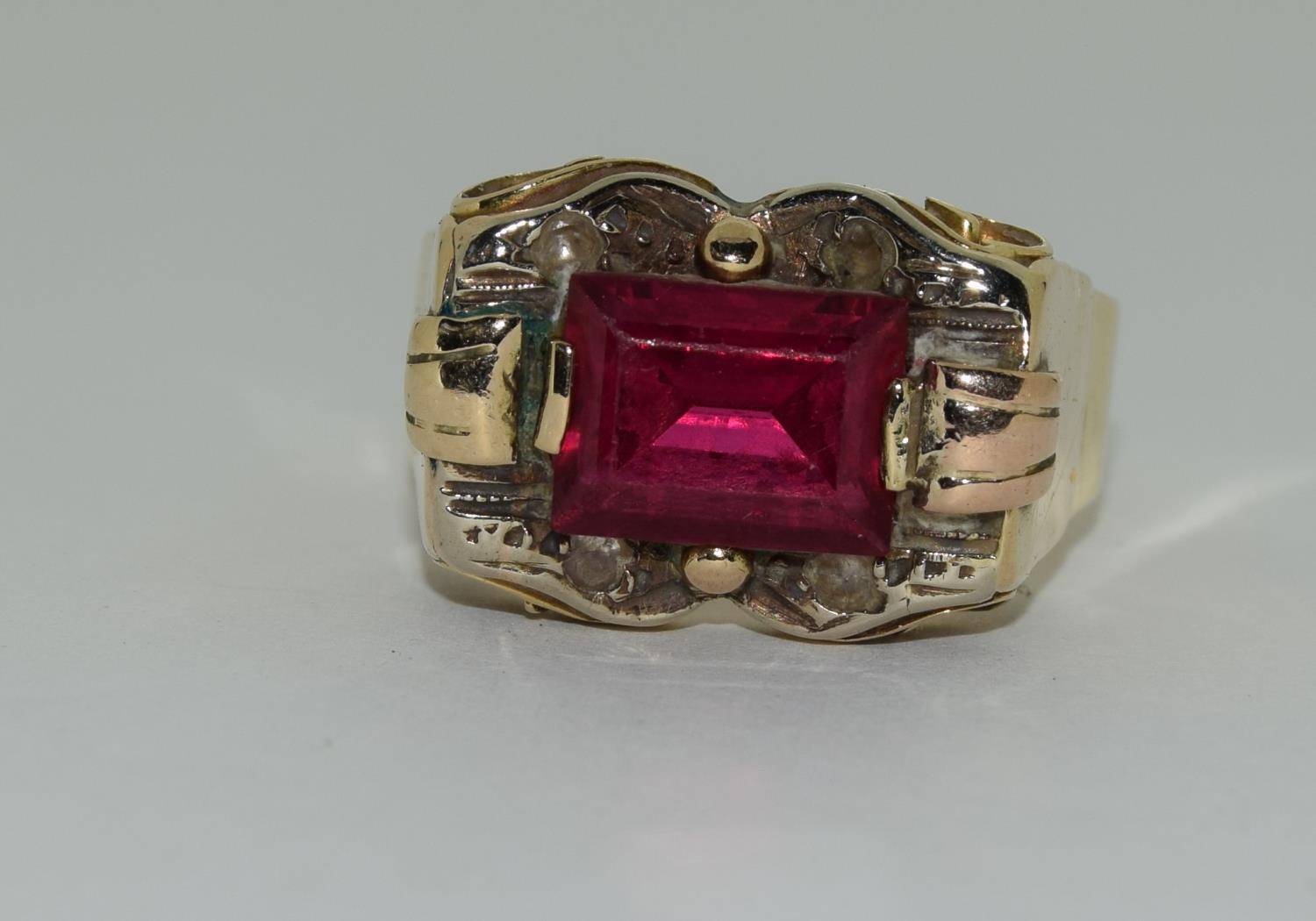 Yellow metal ruby gents signet ring. - Image 6 of 6