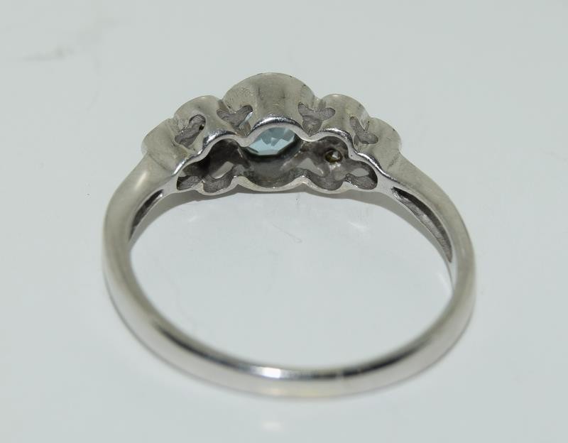 18ct gold ladies aquamarine and diamond ring size L - Image 3 of 6