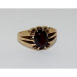 9ct gold mans garnet signet ring size O