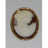 14ct gold cameo pendant/brooch signed APA.