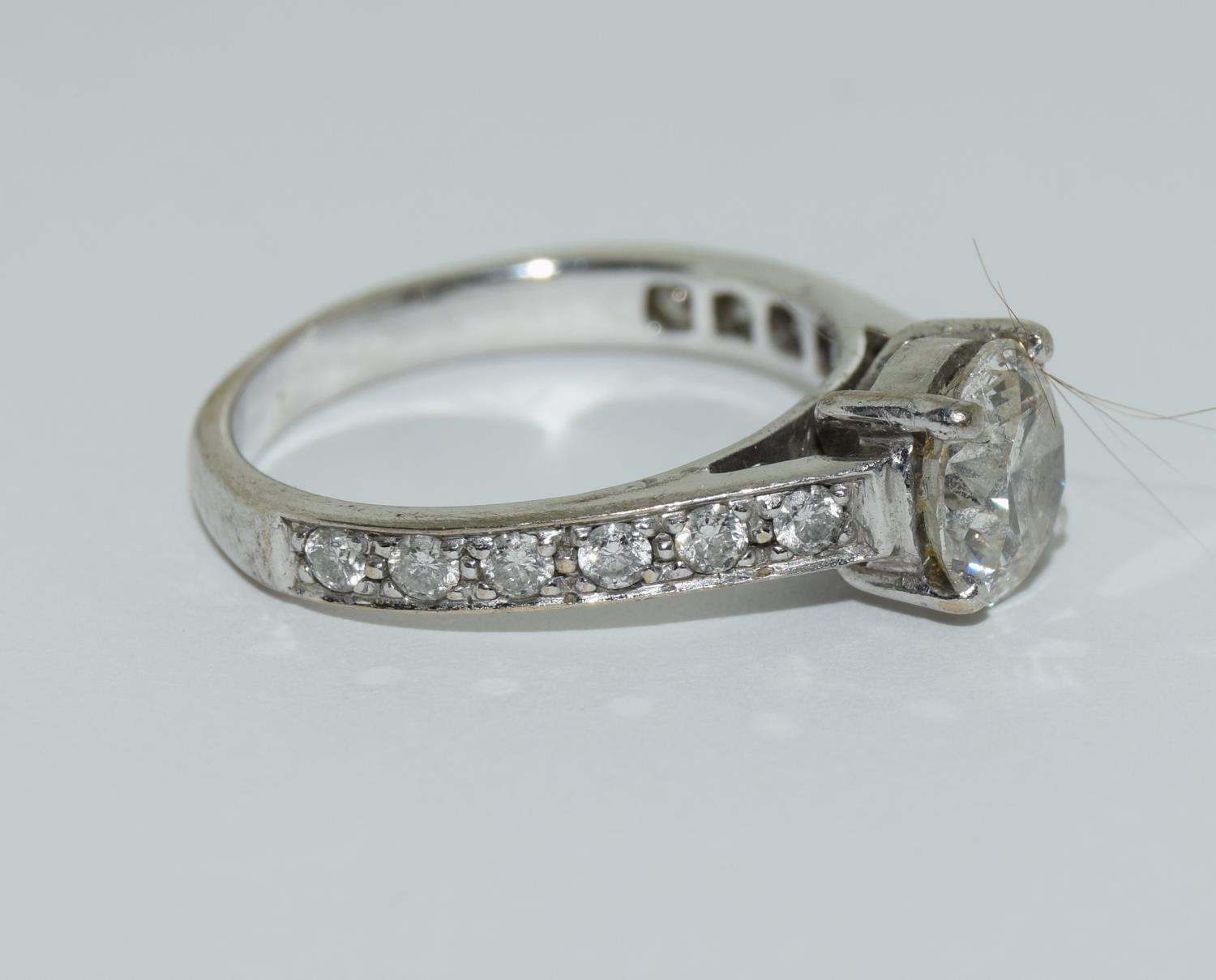 An 18ct white gold ladies diamond solitaire with diamond shoulders centre stone approx 1.3ct side - Image 5 of 6