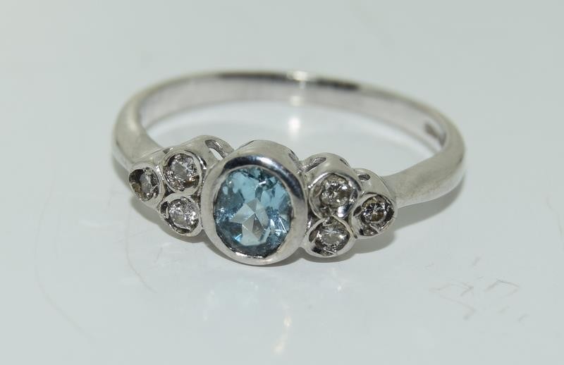 18ct gold ladies aquamarine and diamond ring size L