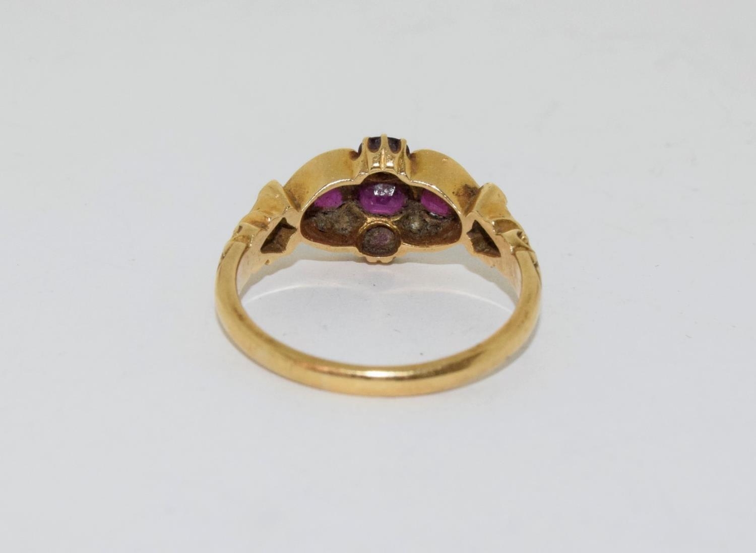 18ct gold ladies antique diamond and ruby ring size Q - Image 3 of 6