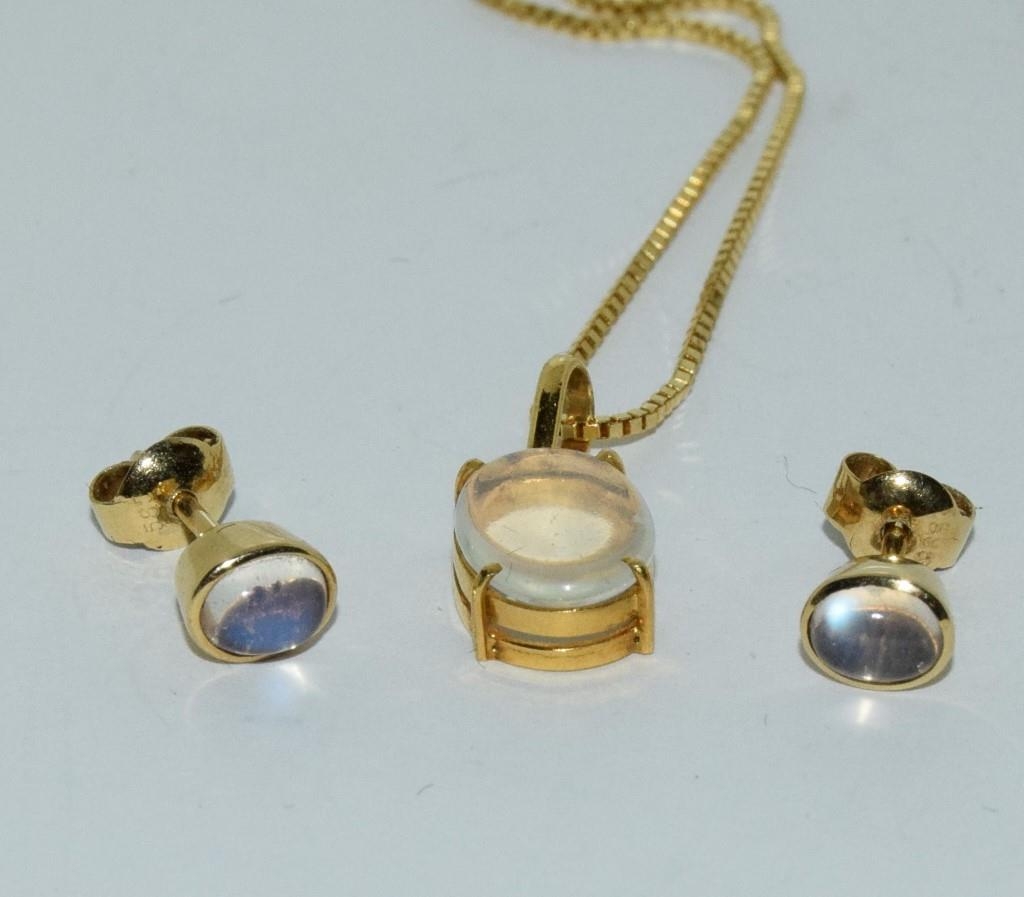 14ct gold Moon stone pendant and matching earrings set on 9ct gold box chain - Image 2 of 11