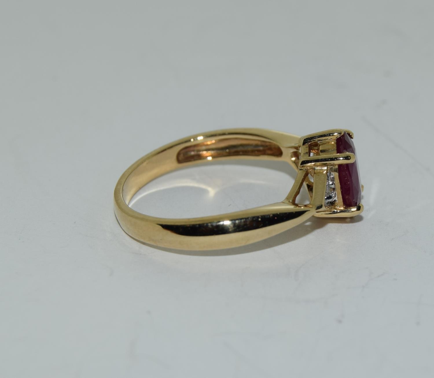 9ct gold ladies diamond and ruby ring approx 1.2ct ruby size N - Image 2 of 6