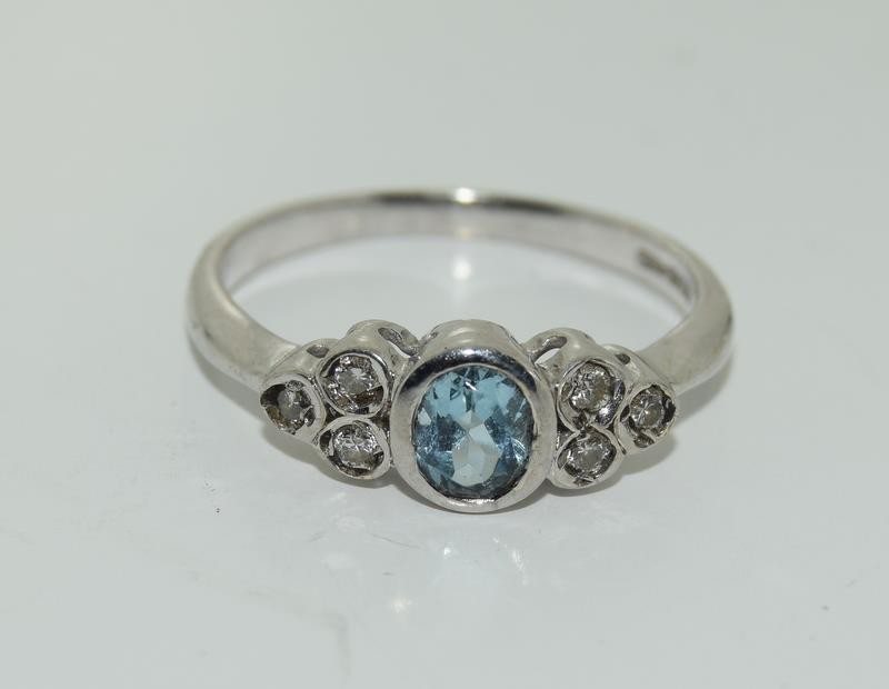 18ct gold ladies aquamarine and diamond ring size L - Image 6 of 6