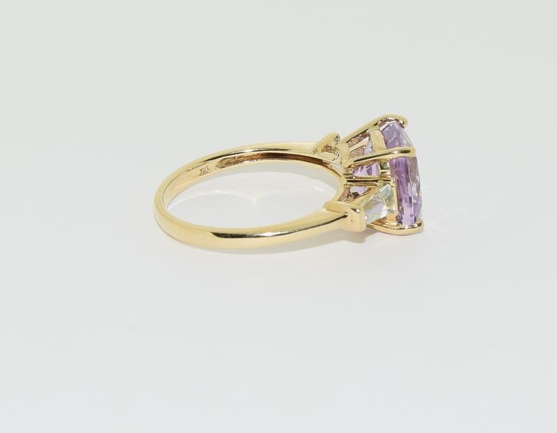 A 9ct gold Amethyst and Aquamarine ring. - Image 2 of 5