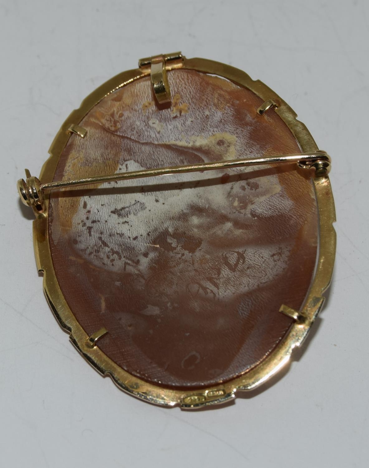 14ct gold cameo pendant/brooch signed APA. - Image 3 of 4