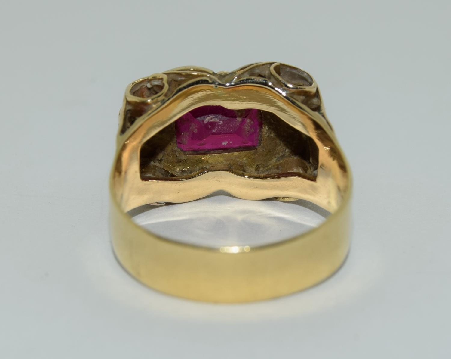 Yellow metal ruby gents signet ring. - Image 3 of 6