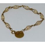 A Vintage 14ct gold and cultured salt water pearl bracelet.