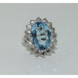 Large 9ct gold and silver blue stone cocktail ring, Size M.