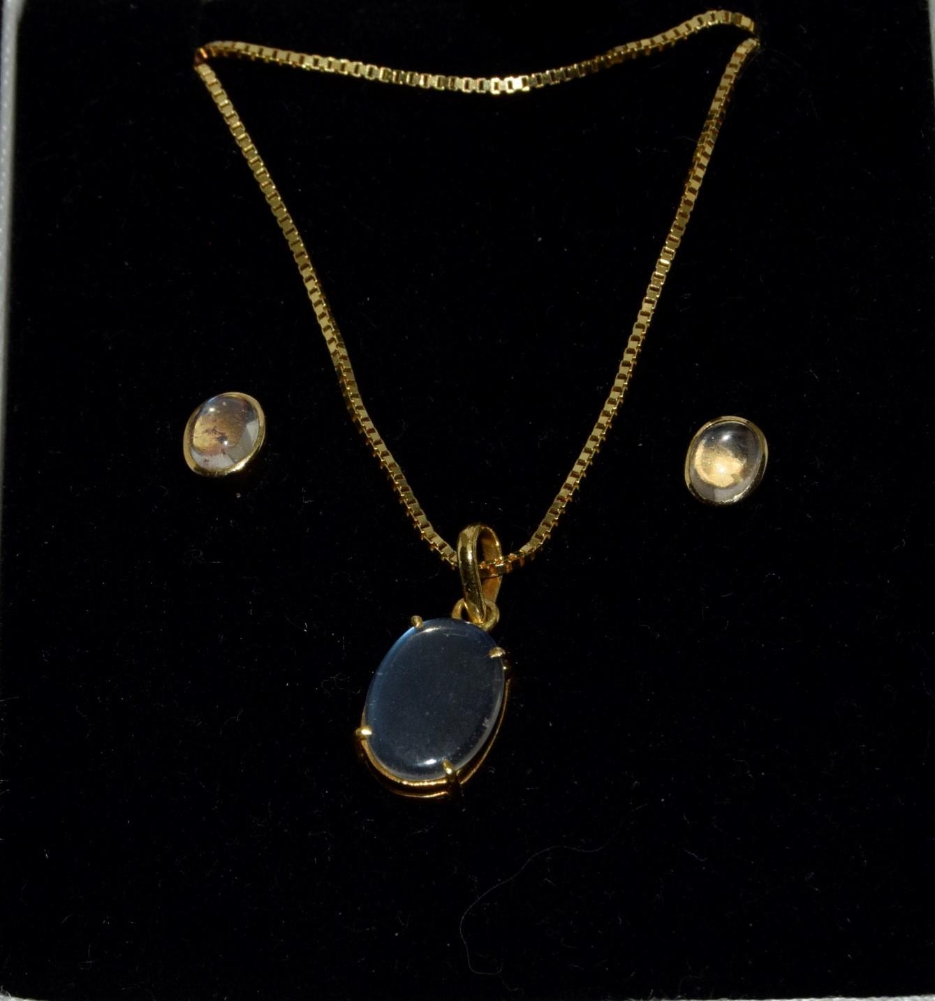 14ct gold Moon stone pendant and matching earrings set on 9ct gold box chain - Image 10 of 11