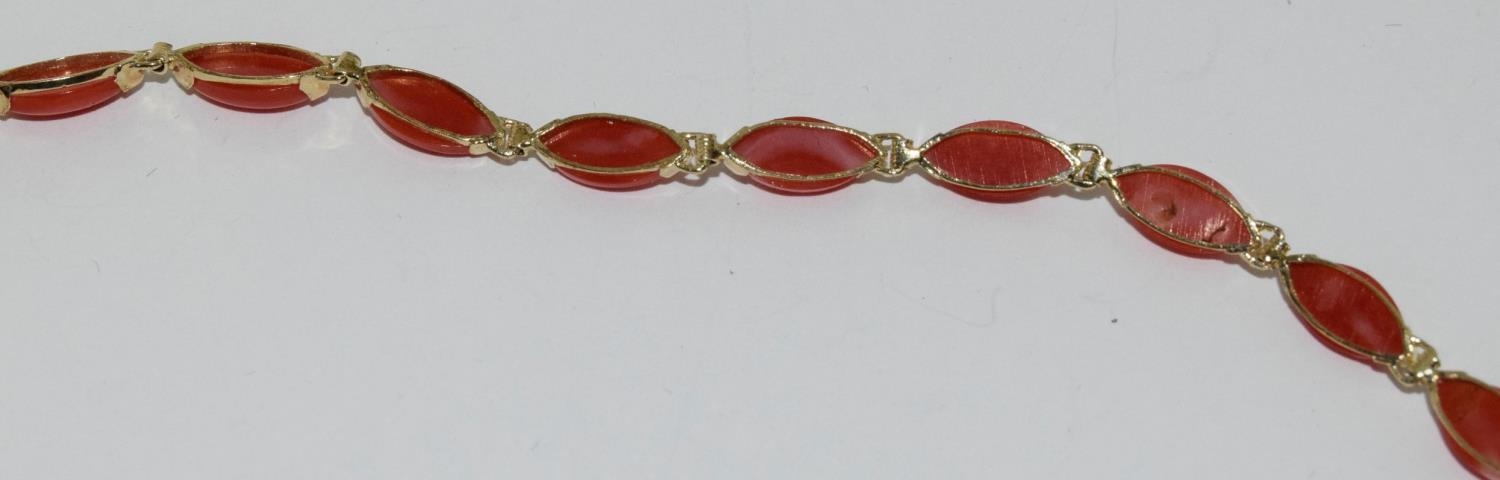 A Dainty natural not dyed coral and 14ct gold bracelet. - Image 4 of 4