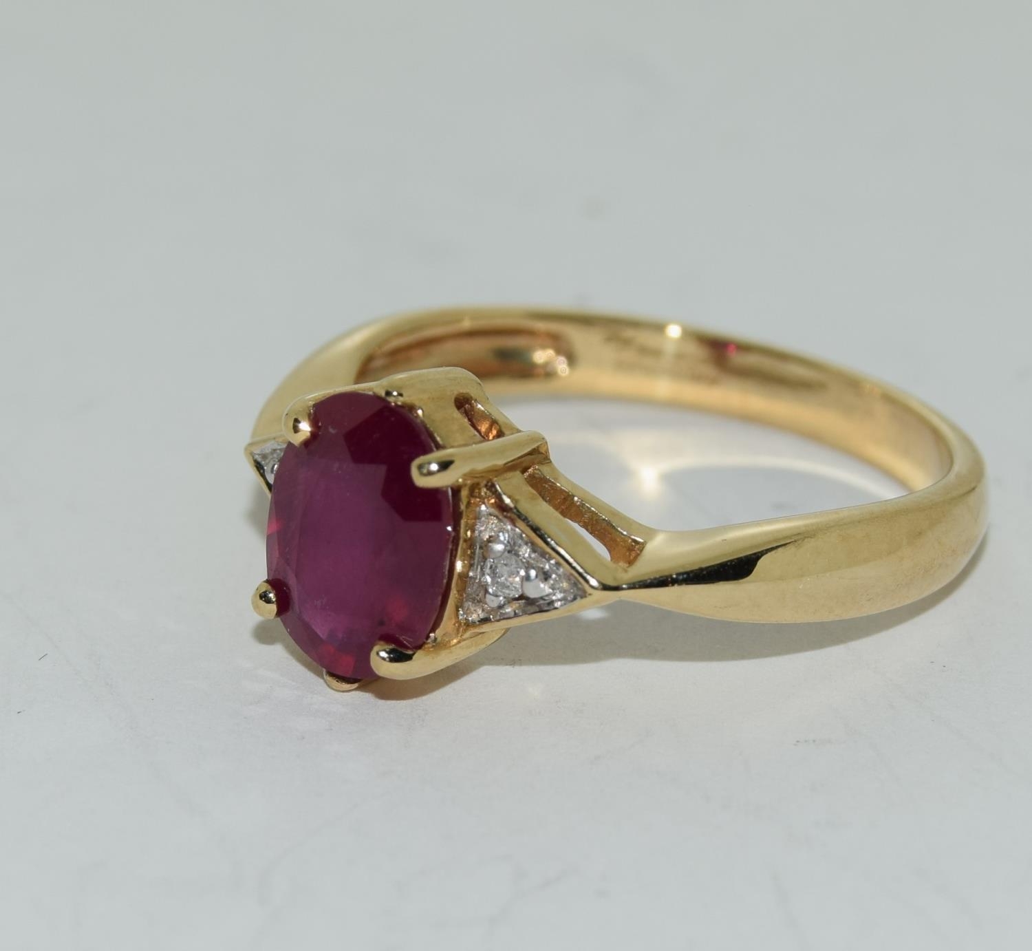 9ct gold ladies diamond and ruby ring approx 1.2ct ruby size N - Image 4 of 6